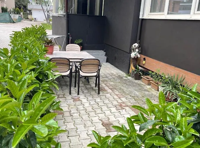 Diell Complex , Qerret Hotel